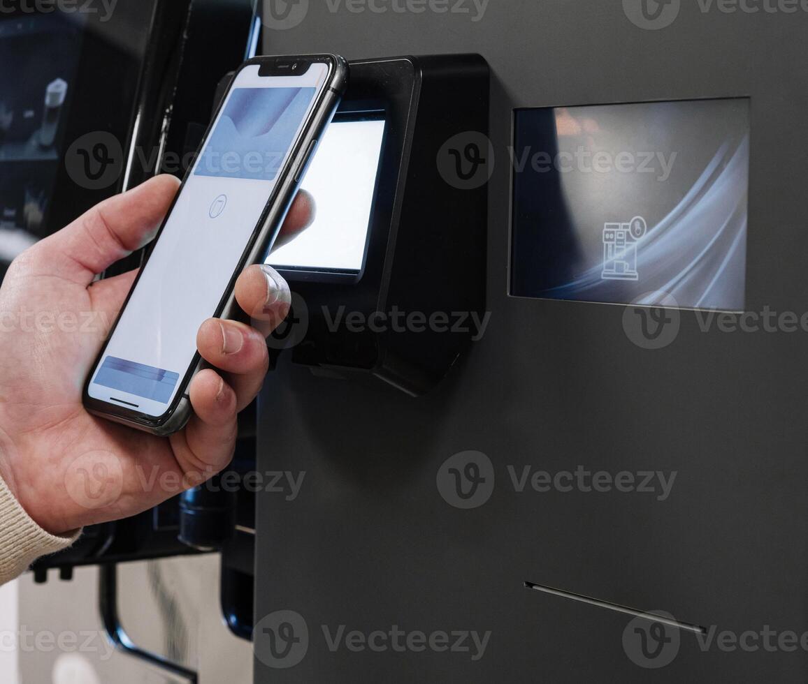 Mobile payment at a contactless terminal photo