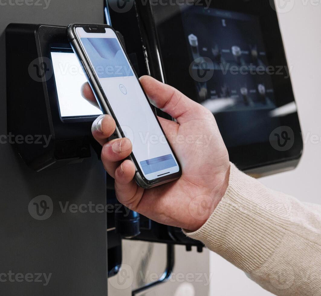Mobile payment at a contactless terminal photo
