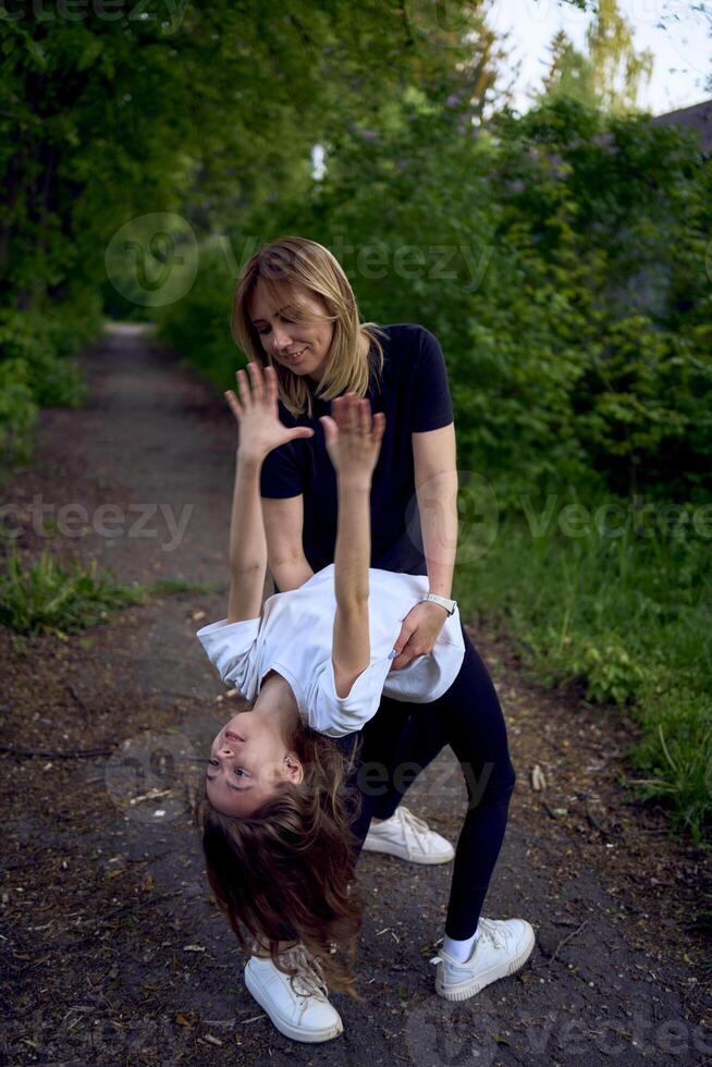 the coach teaches the girl to make a bridge photo
