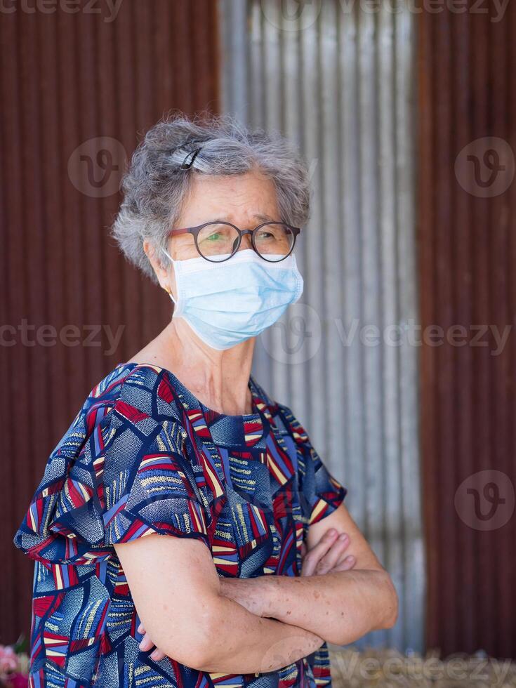 Senior woman wearing a face mask with a worried. Mask for protecting virus, coronavirus, pollen grains. Concept of aged people and healthcare photo