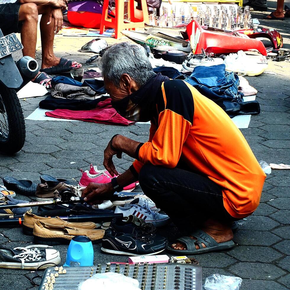 Surakarta City, Central Java, Indonesia, April 15, 2024. Notoharjo Market. The flea market is located on the outskirts of town, always busy with visitors in the morning. Buying and selling used goods photo