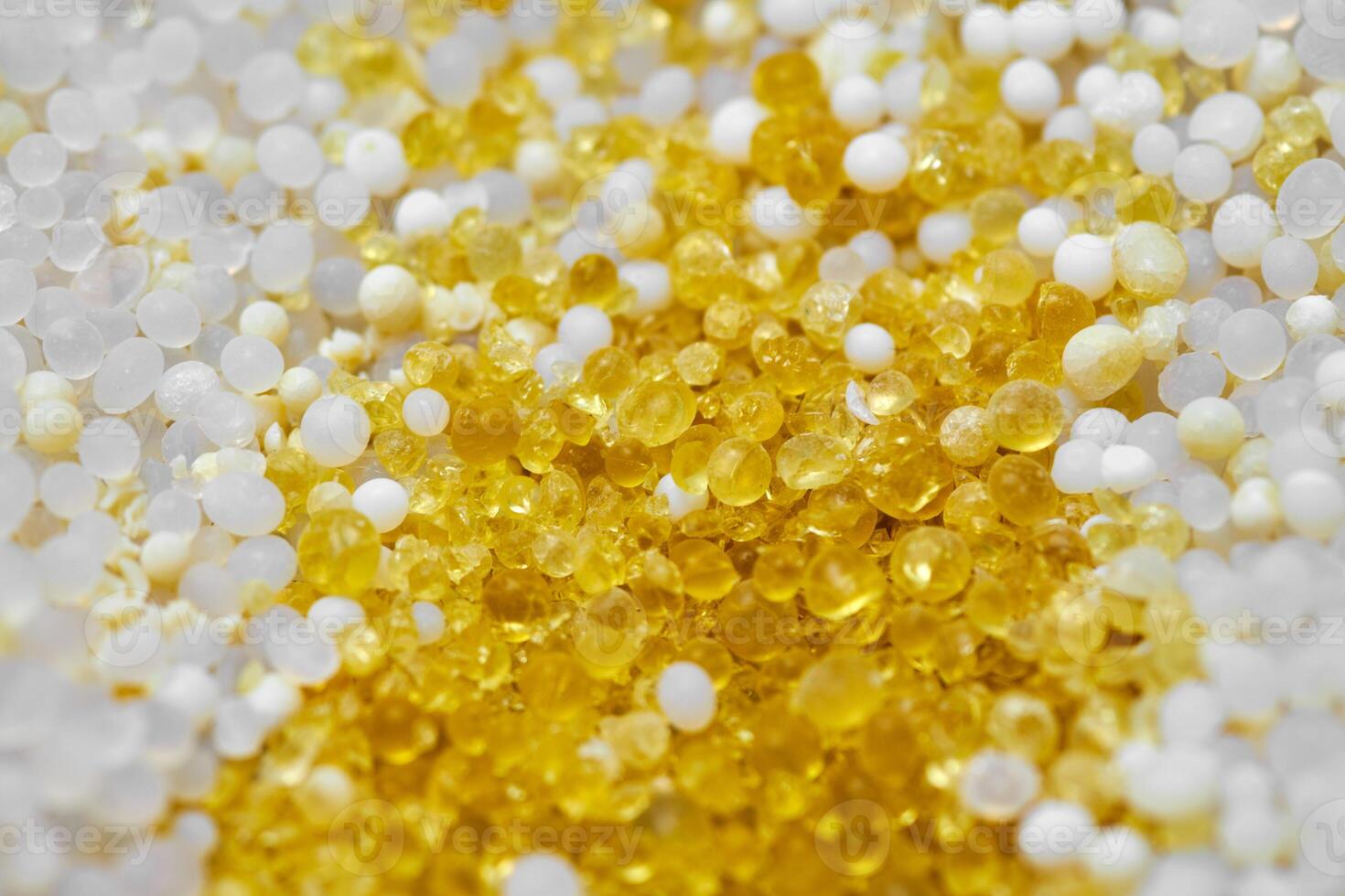 Silica gel in litter box photo