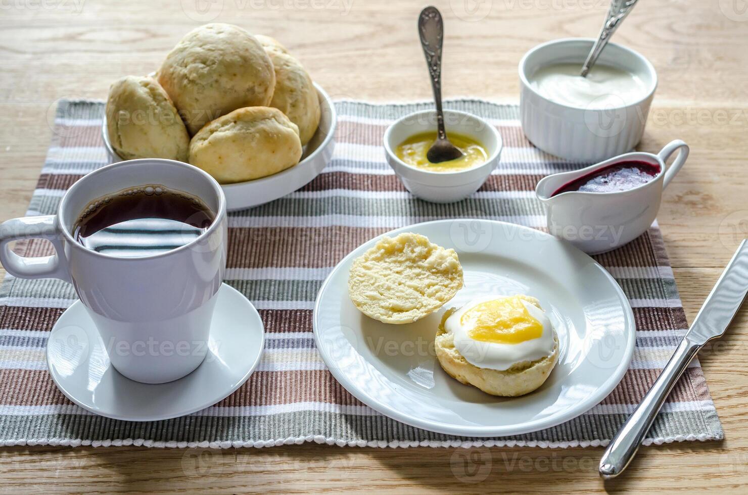 scones with lemon curd photo