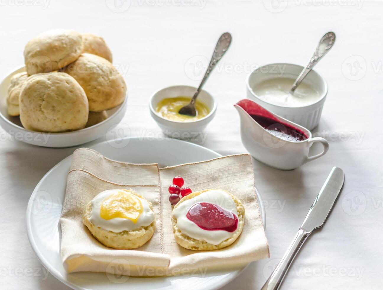 scones with lemon curd photo