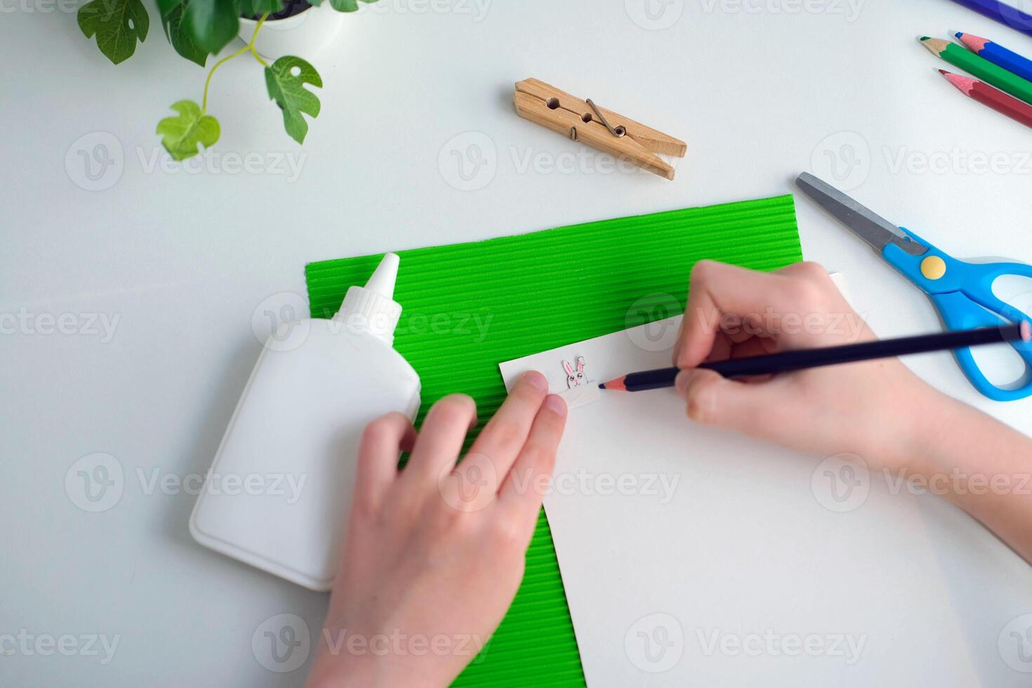 Children's craft made from paper and clothespins. step by step instructions from green paper. DIY concept. Step-by-step photo instructions. Step 3.
