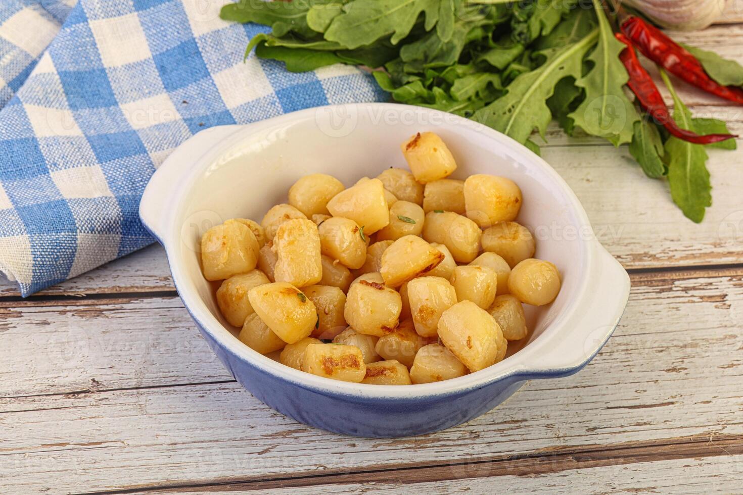 Roasted delicous scallop in the bowl photo