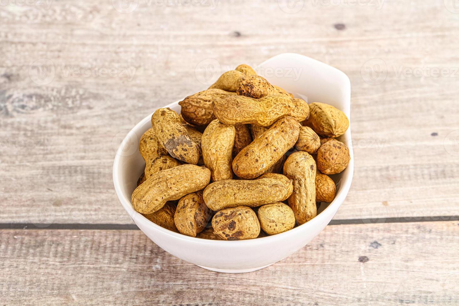 Raw ripe unpeeled peanut heap photo
