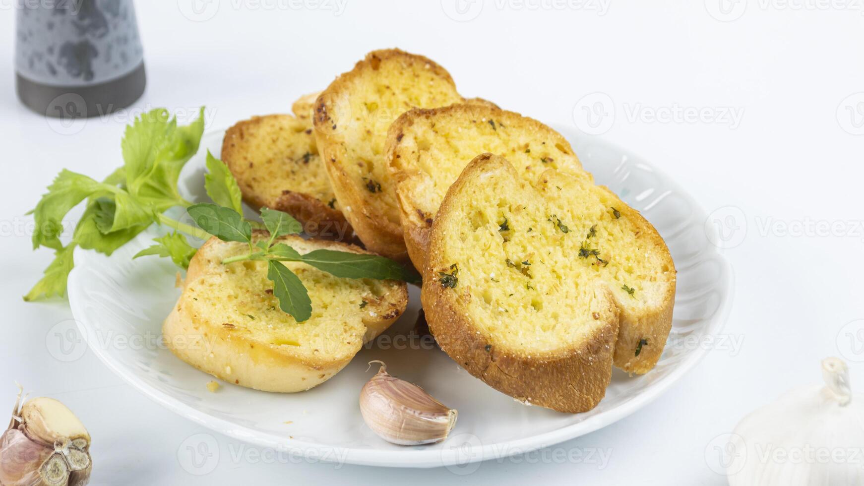 a plate with bread and garlic photo