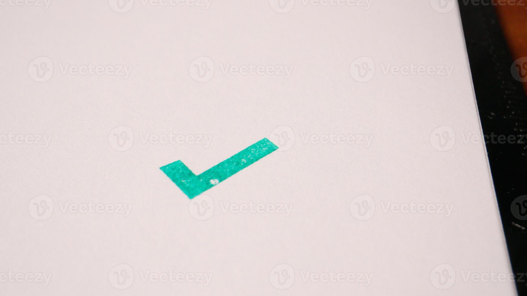 18 photo fo green checkmark symbol completed done on white paper