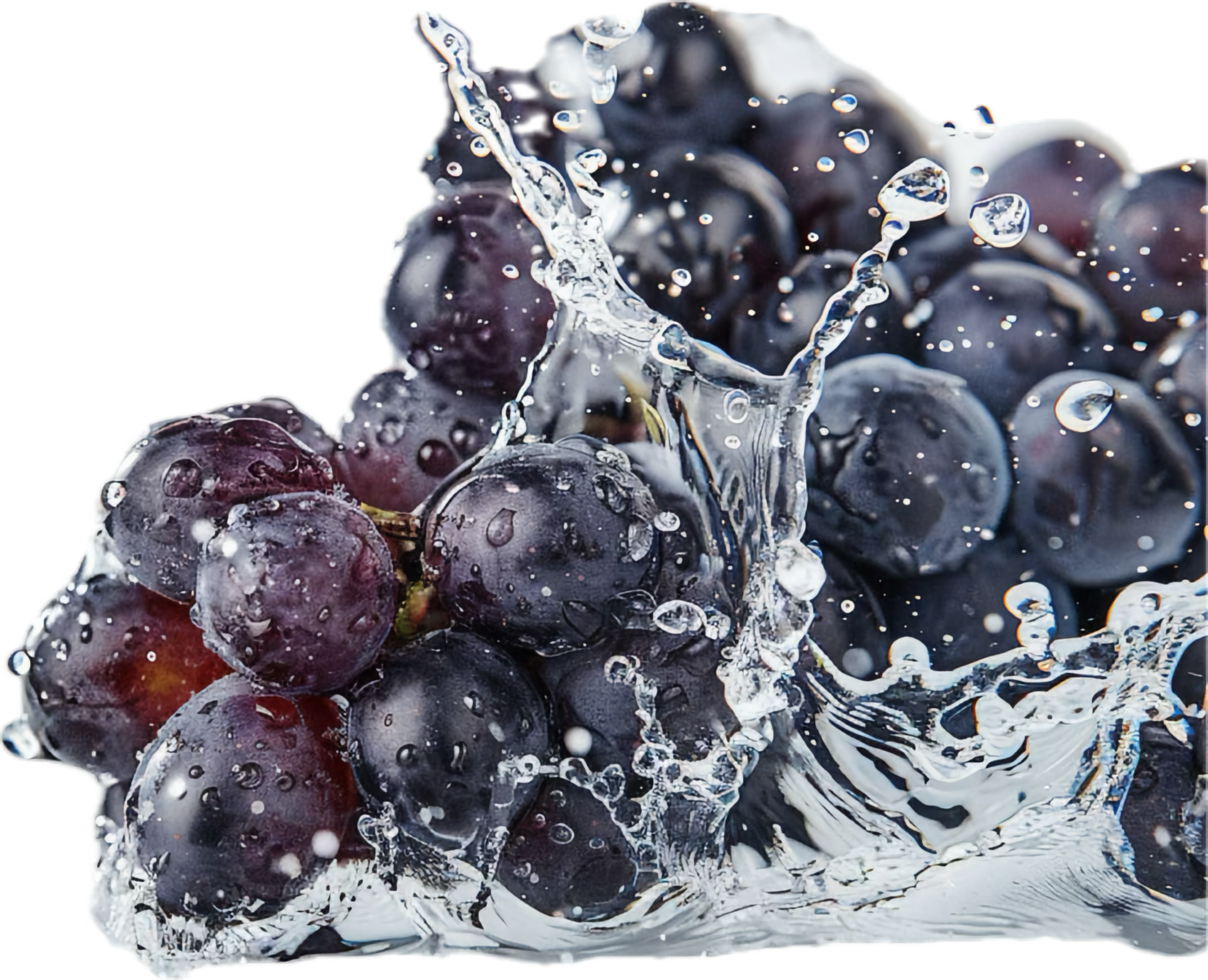 Red Grapes Splashing in Water. png