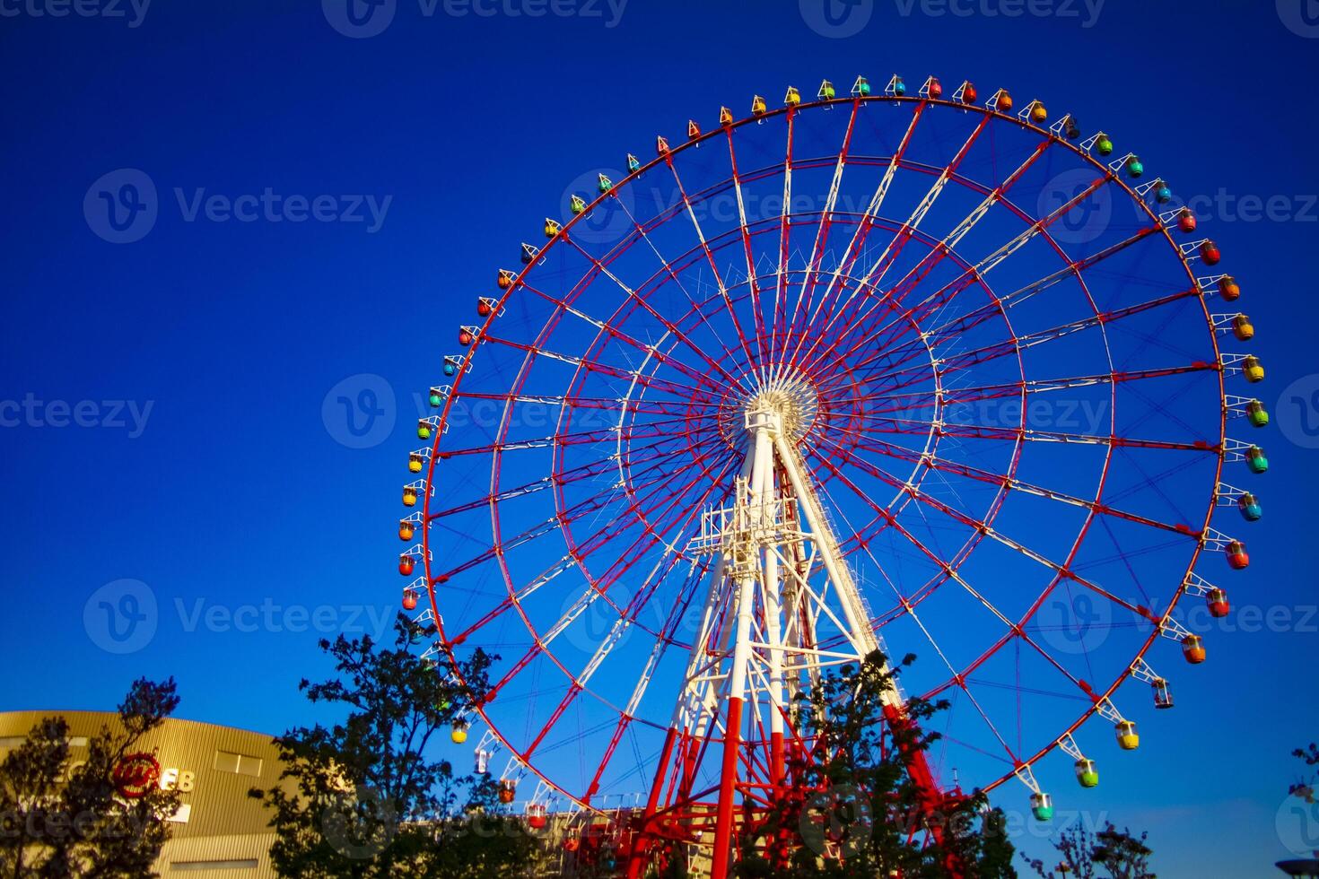 A ferris wheel at the amusement park in Odaiba Tokyo daytime photo