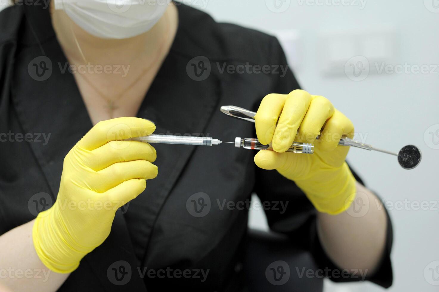 Local infiltration anesthesia insulin syringe dental anesthesia in the