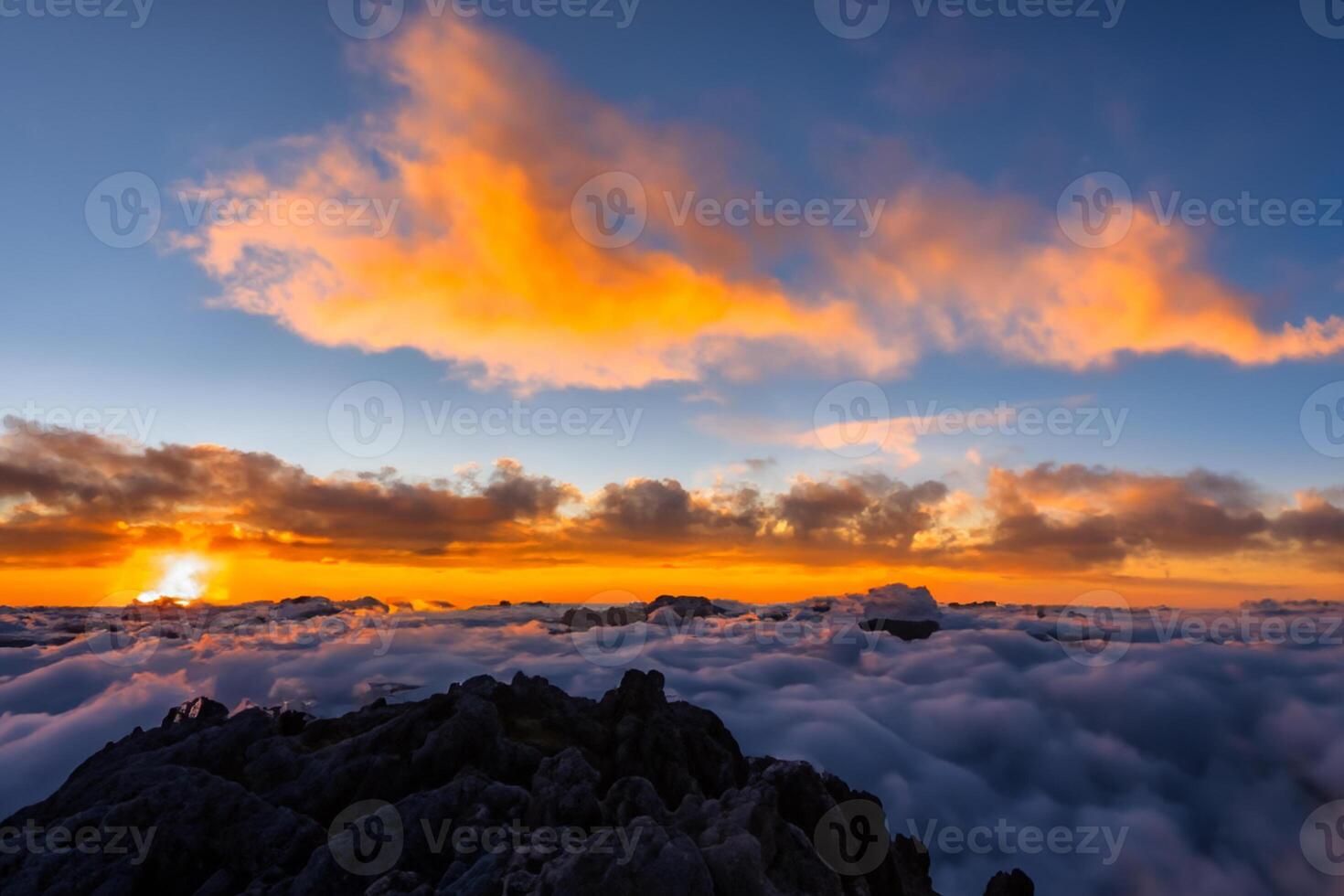 Beautiful Clouds Over the Mountains Create a Harmonious Atmosphere, Painting a Serene and Majestic Scene of Natural Beauty photo