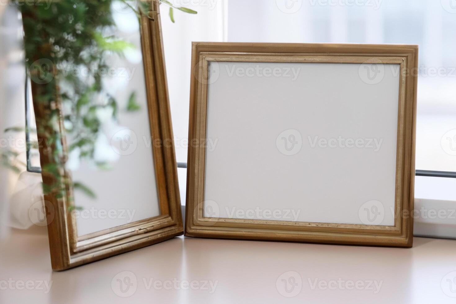 Natural Mockup Photo Paper on Wooden Table for a Realistic and Authentic Presentation, Perfect for Showcasing Designs with a Natural Feel