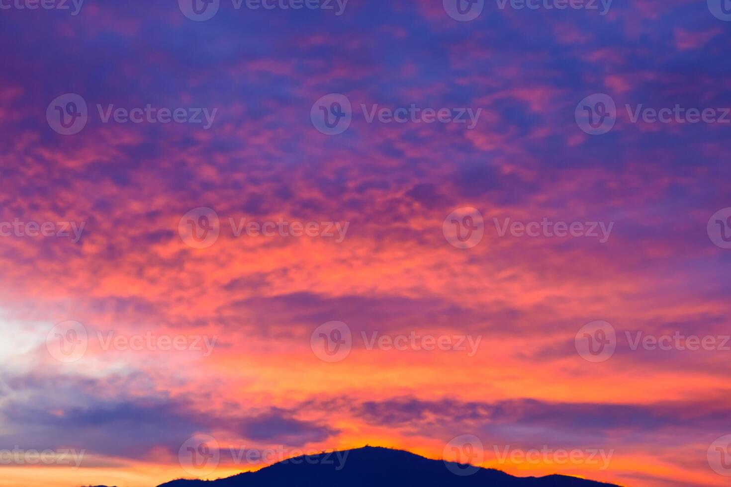 Beautiful Clouds Over the Mountains Create a Harmonious Atmosphere, Painting a Serene and Majestic Scene of Natural Beauty photo