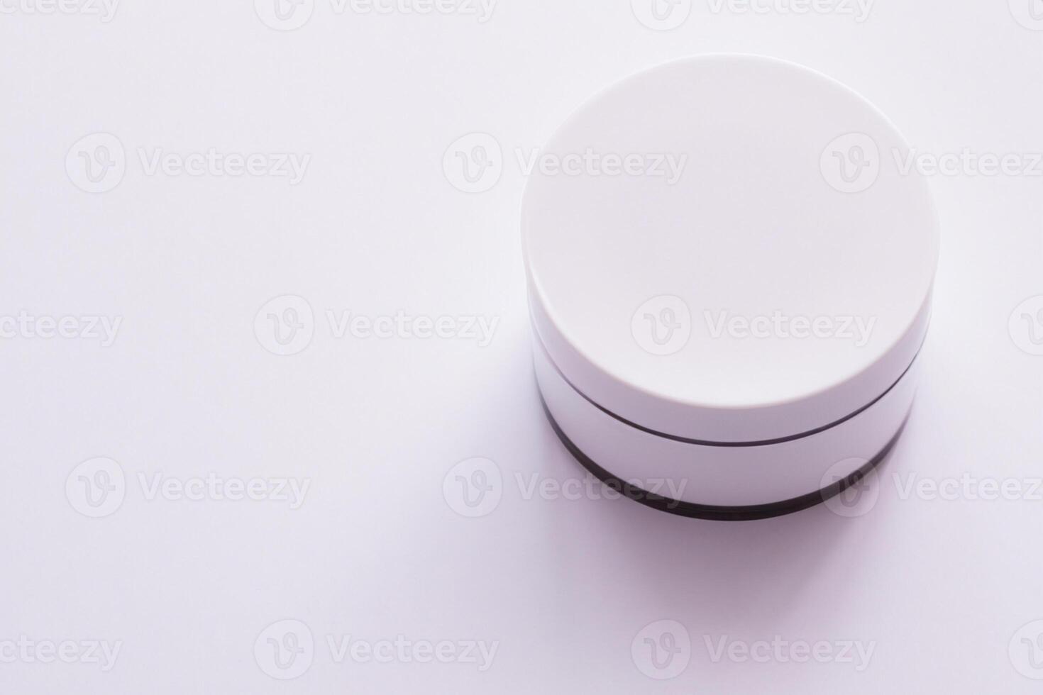 Exquisite Showcase Beautiful Mockup Cosmetic Packaging, A Perfect Blend of Style and Elegance in Design photo