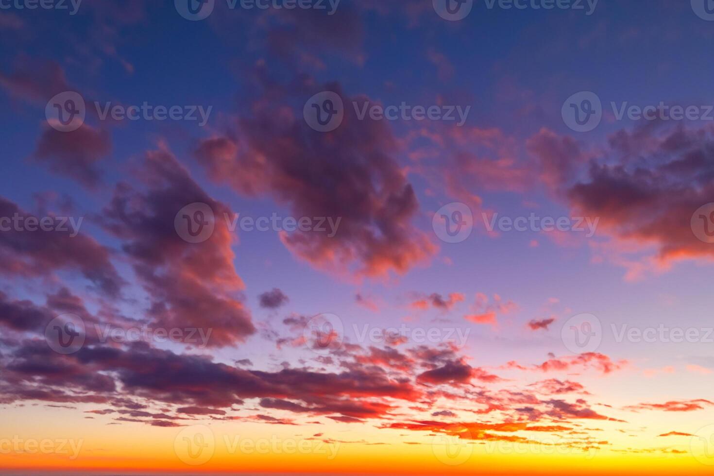 Majestic Sunrise Beautiful Clouds Over the Mountains Create a Harmonious Atmosphere, Painting a Serene and Majestic Scene of Natural Beauty photo