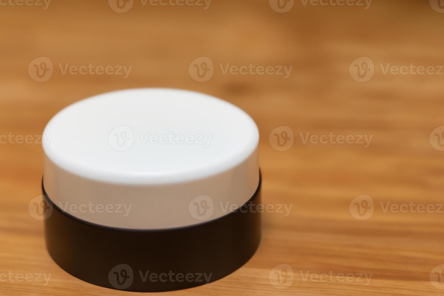 Glamorous Presentation Showcasing Beautiful Cosmetic Product Mockup, A Stunning Display of Elegance photo