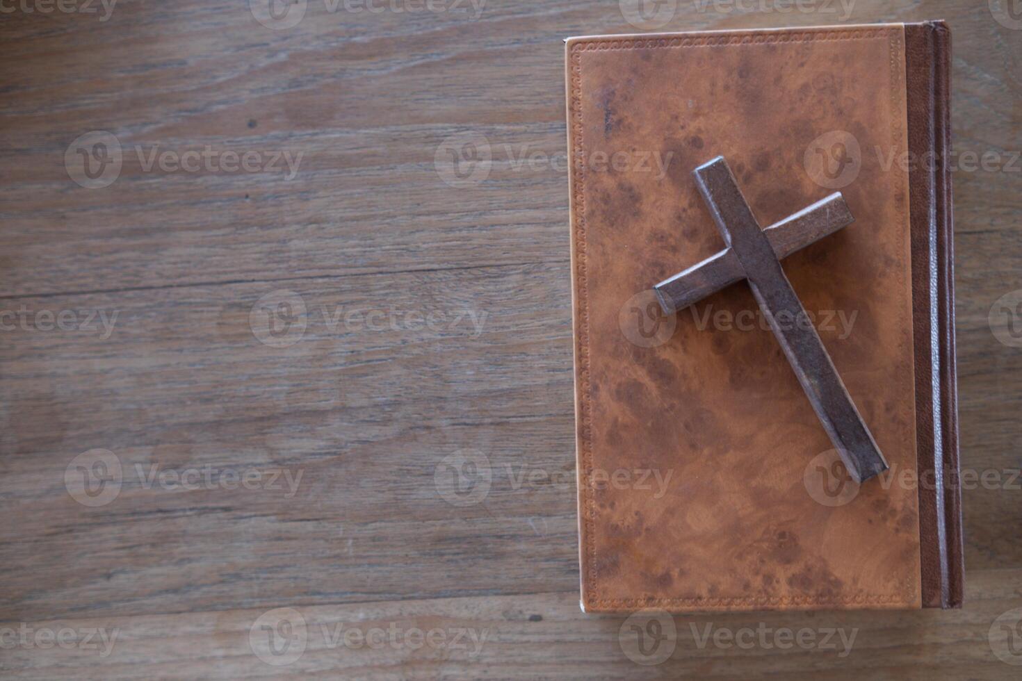 cross is placed on the Bible after prayer to God, which is religious ritual of Christianity and belief in the teachings of God. concept of praying to God with the teachings of the Bible and cross. photo