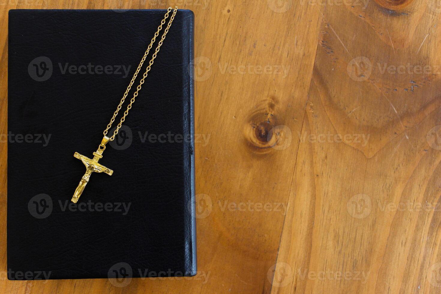 cross is placed on the Bible after prayer to God, which is religious ritual of Christianity and belief in the teachings of God. concept of praying to God with the teachings of the Bible and cross. photo