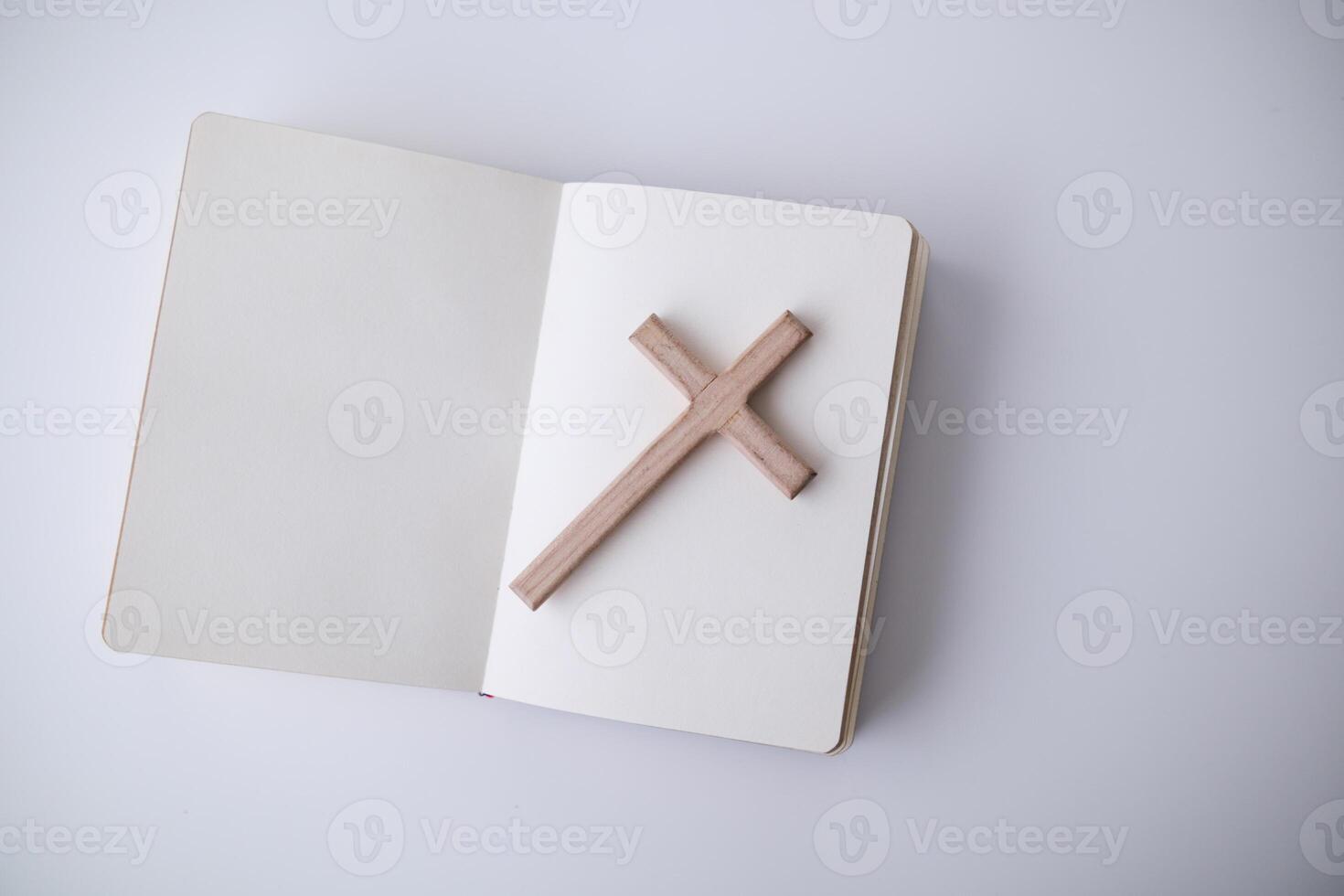 cross is placed on the Bible after prayer to God, which is religious ritual of Christianity and belief in the teachings of God. concept of praying to God with the teachings of the Bible and cross. photo