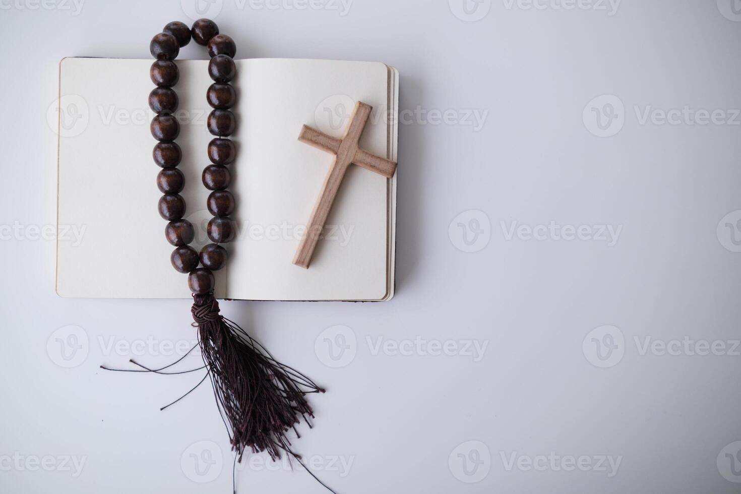 cross is placed on the Bible after prayer to God, which is religious ritual of Christianity and belief in the teachings of God. concept of praying to God with the teachings of the Bible and cross. photo