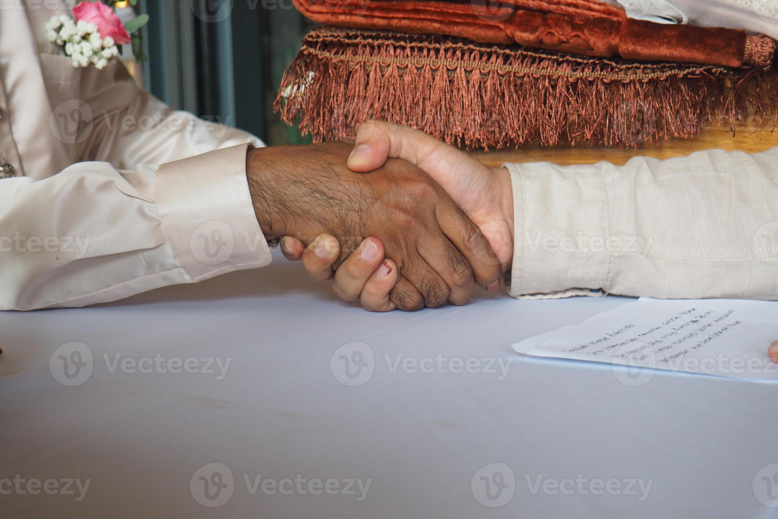 indonesian-muslim-marriage-process-of-the-bride-and-groom-pronounce