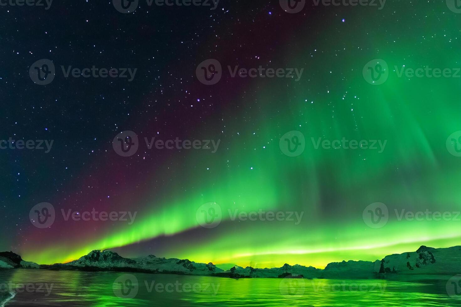 Beautiful Aurora Nature's Dazzling Light Show Paints the Night Sky with Magnificent Colors, Enthralling Spectators Worldwide in Awe photo