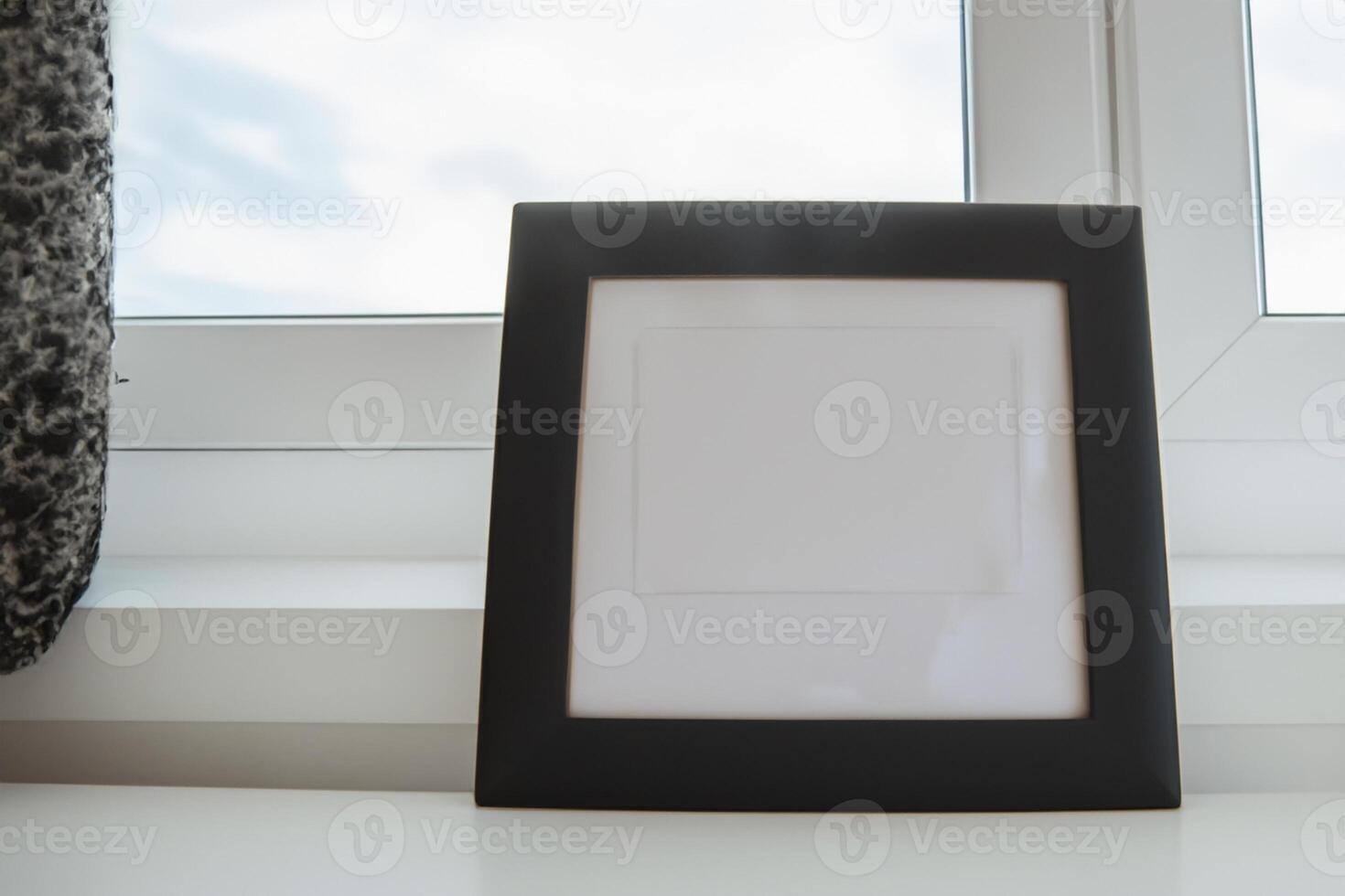 Natural Mockup Photo Paper on Wooden Table for a Realistic and Authentic Presentation, Perfect for Showcasing Designs with a Natural Feel