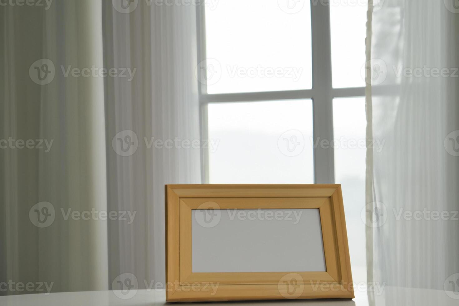Natural Mockup Photo Paper on Wooden Table for a Realistic and Authentic Presentation, Perfect for Showcasing Designs with a Natural Feel