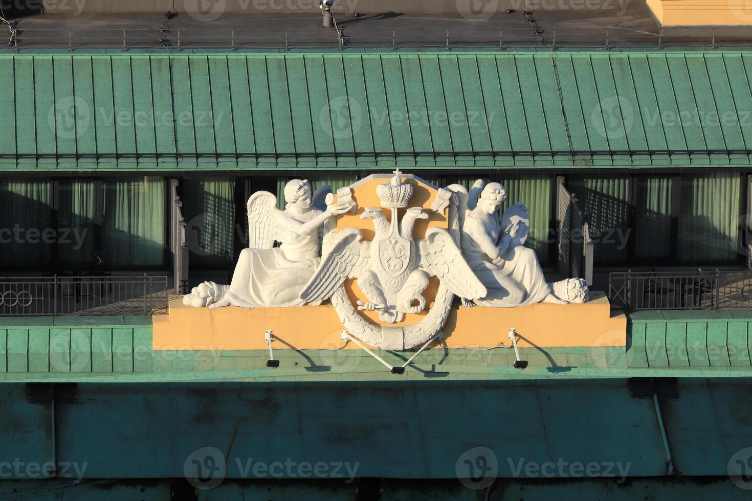 Gypsum figures of two angels about the symbol of the Russian coat of arms Two-headed eagle photo