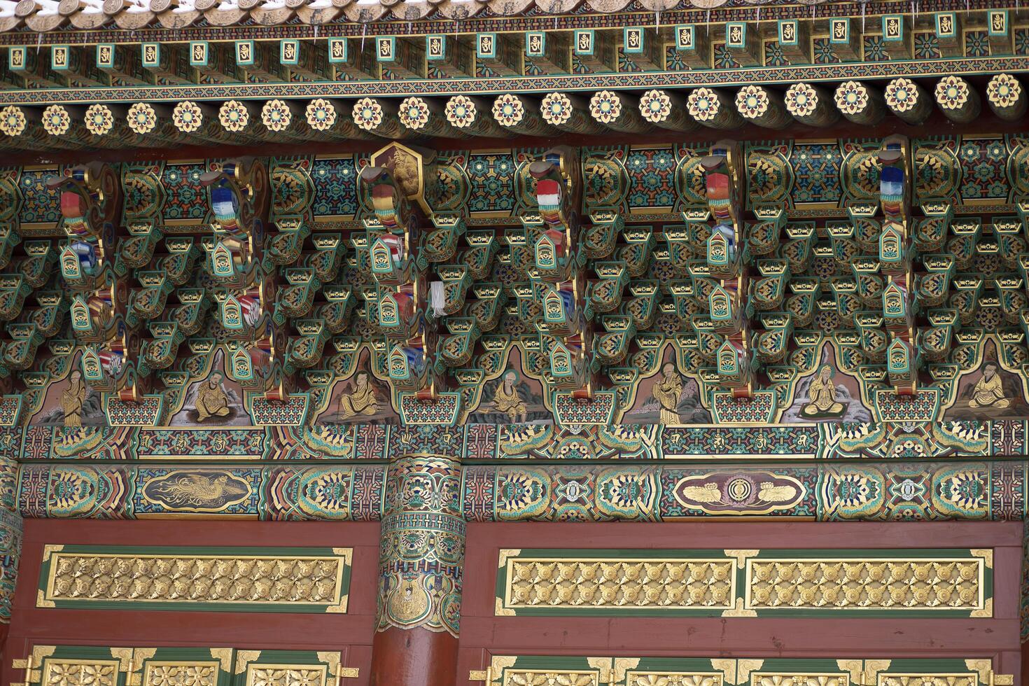 Roof of traditional Korean houses, Korean ancient architecture, snow, trees, and Korean-style houses photo