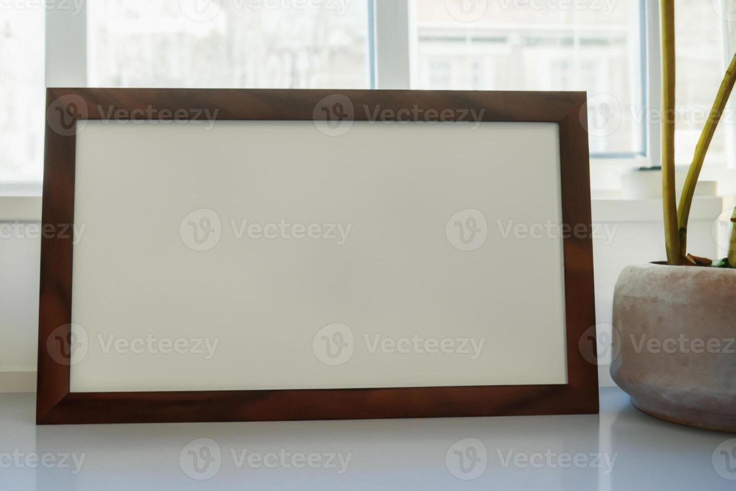 Natural Mockup Photo Paper on Wooden Table for a Realistic and Authentic Presentation, Perfect for Showcasing Designs with a Natural Feel