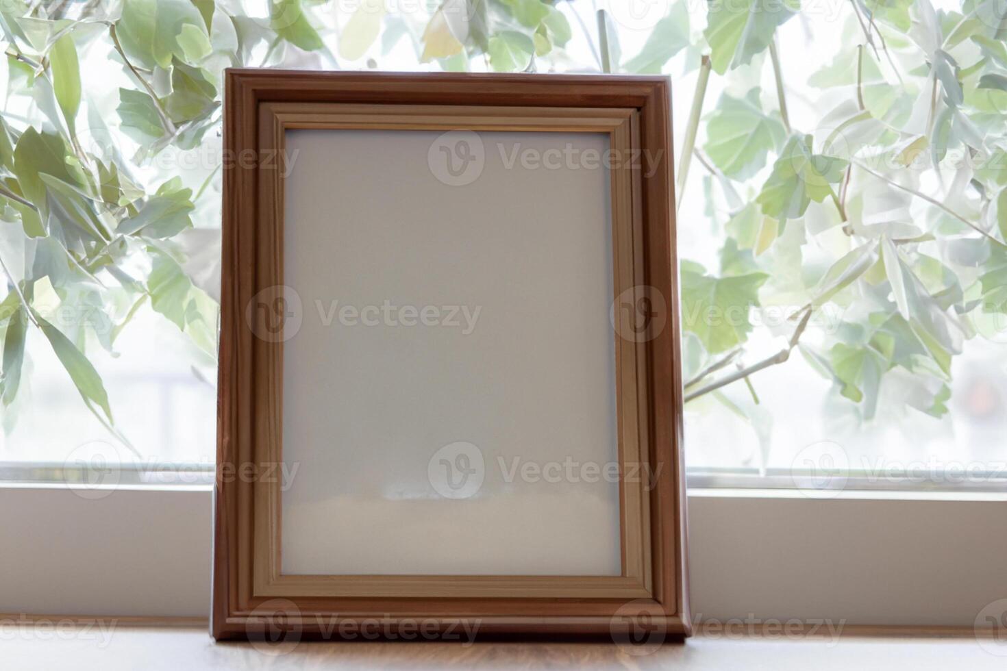 Natural Mockup Photo Paper on Wooden Table for a Realistic and Authentic Presentation, Perfect for Showcasing Designs with a Natural Feel
