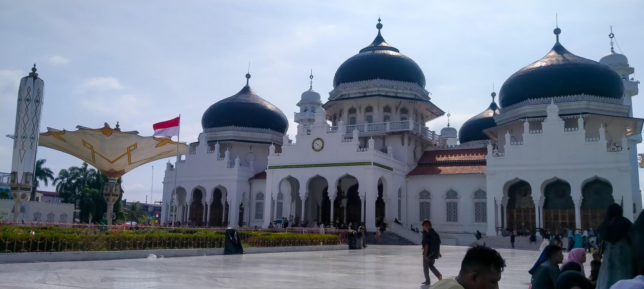 Banda Aceh, Aceh, Indonesia, 2024 - the atmosphere in the afternoon in the courtyard of the Baiturrahman mosque in the city of Banda Aceh photo