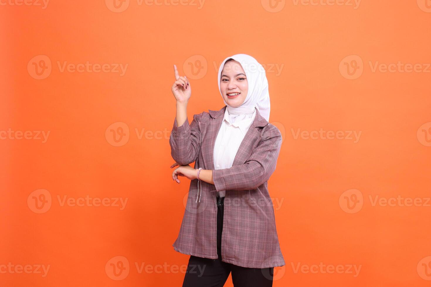 Business, finance and office, businesswoman concept. Asian businesswoman smile holding hands sign pointing up isolated orange background photo