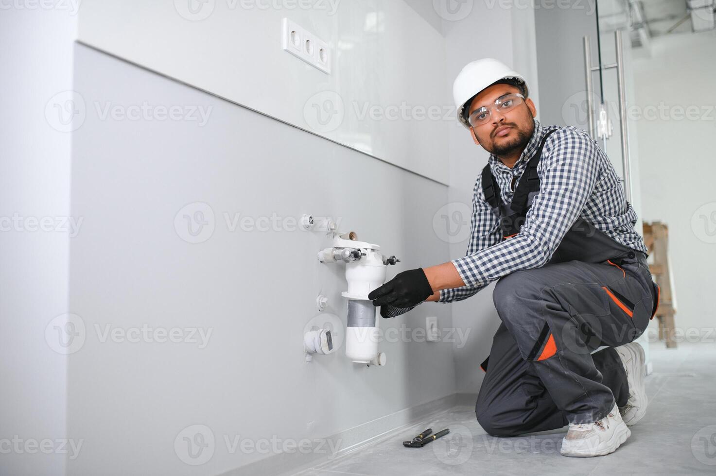 Indian Plumber installs or change water filter photo
