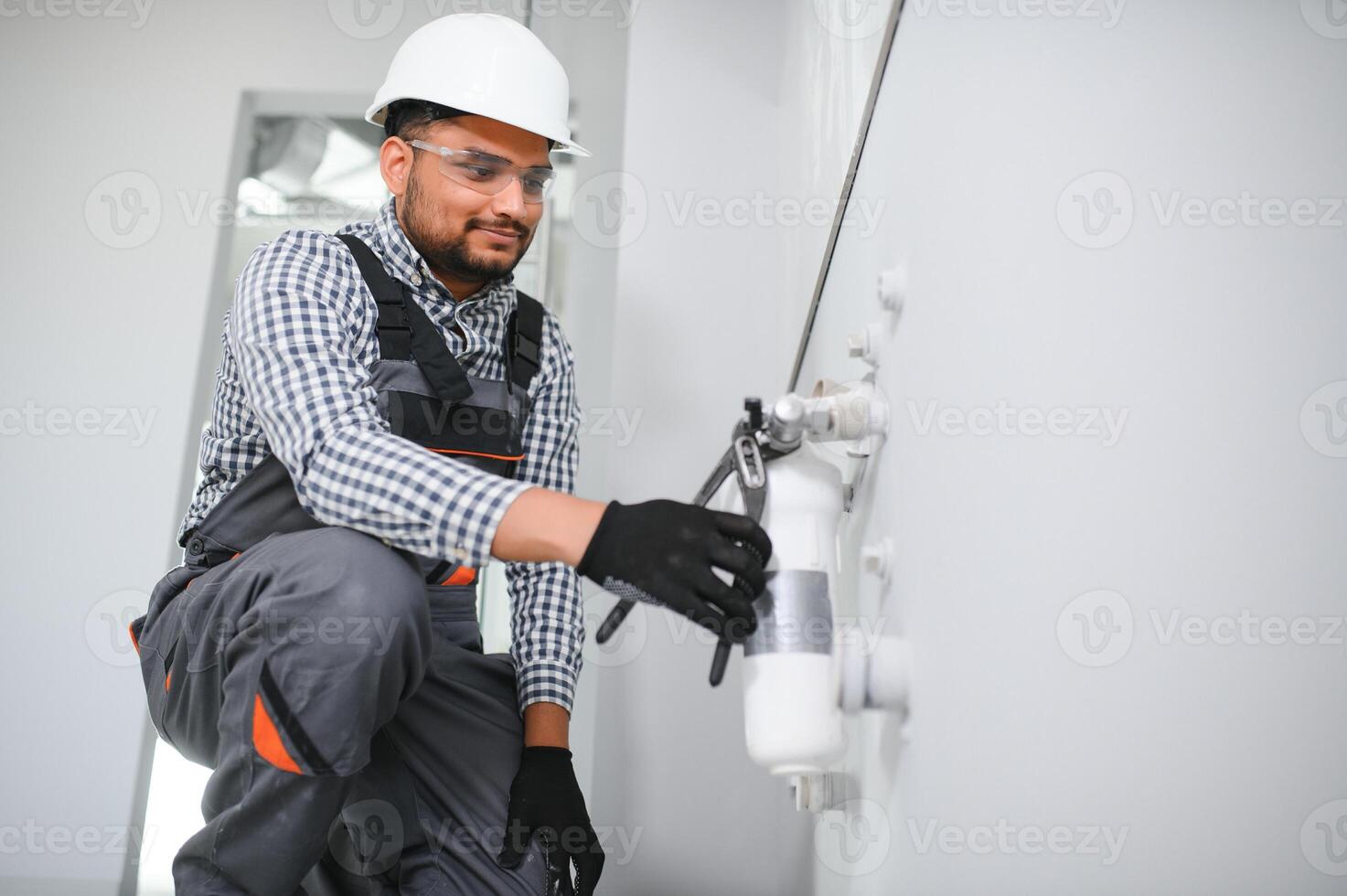 Indian Plumber installs or change water filter photo