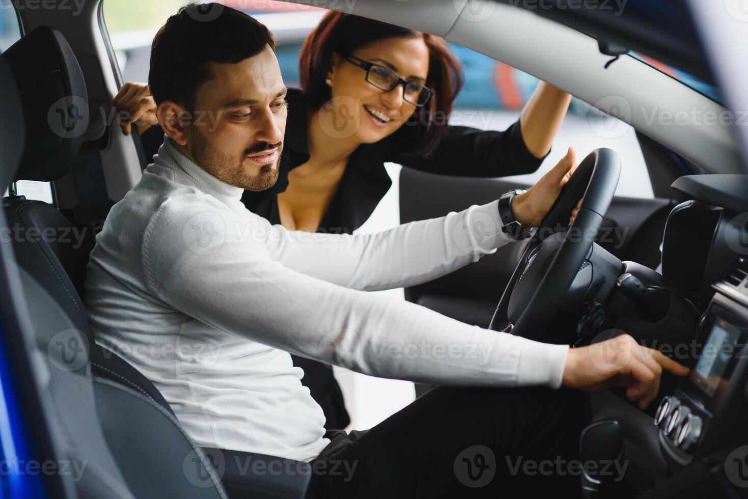 The seller and the buyer in the auto show photo
