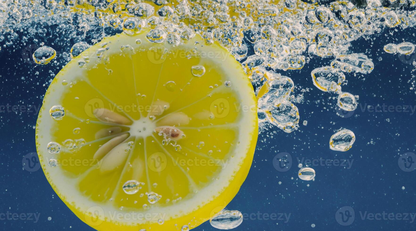 Underwater of freshly squeezed sweetened lemonade cold refreshing drink photo