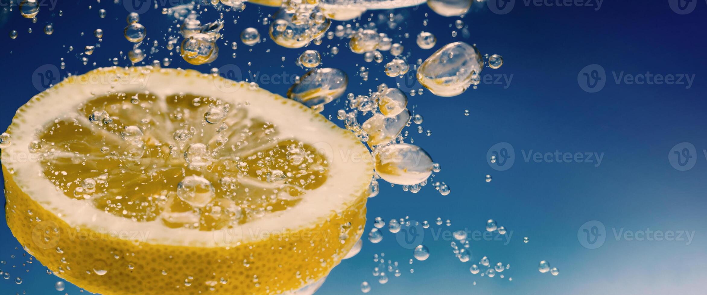 Underwater of freshly squeezed sweetened lemonade cold refreshing drink photo