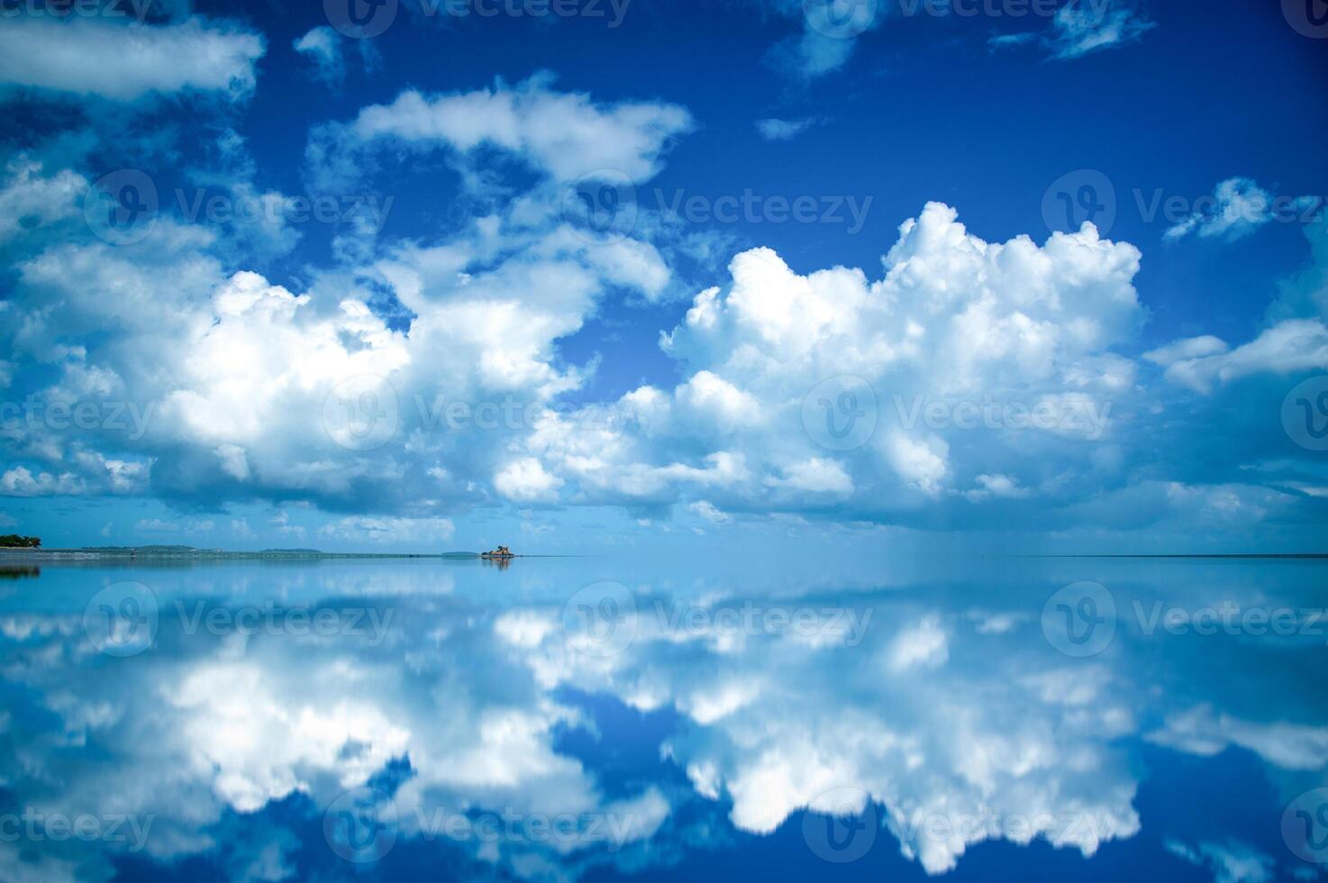 Beautiful beach and tropical sea in Thailand. Summer beach paradise. photo
