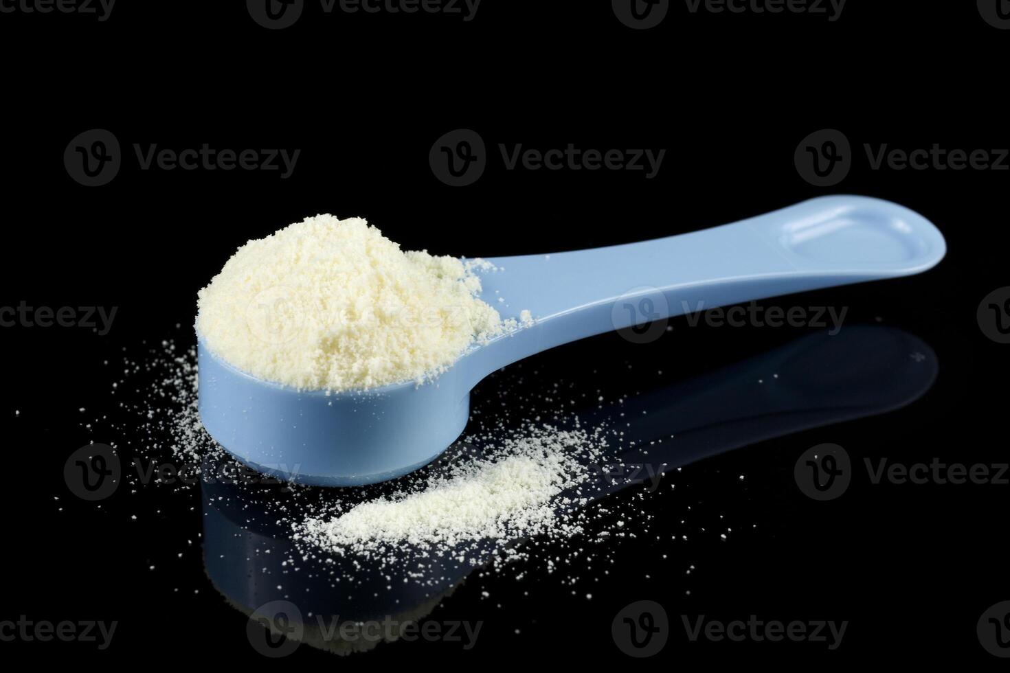 Sports nutrition in a spoon. Wheat protein powder for athletes. photo
