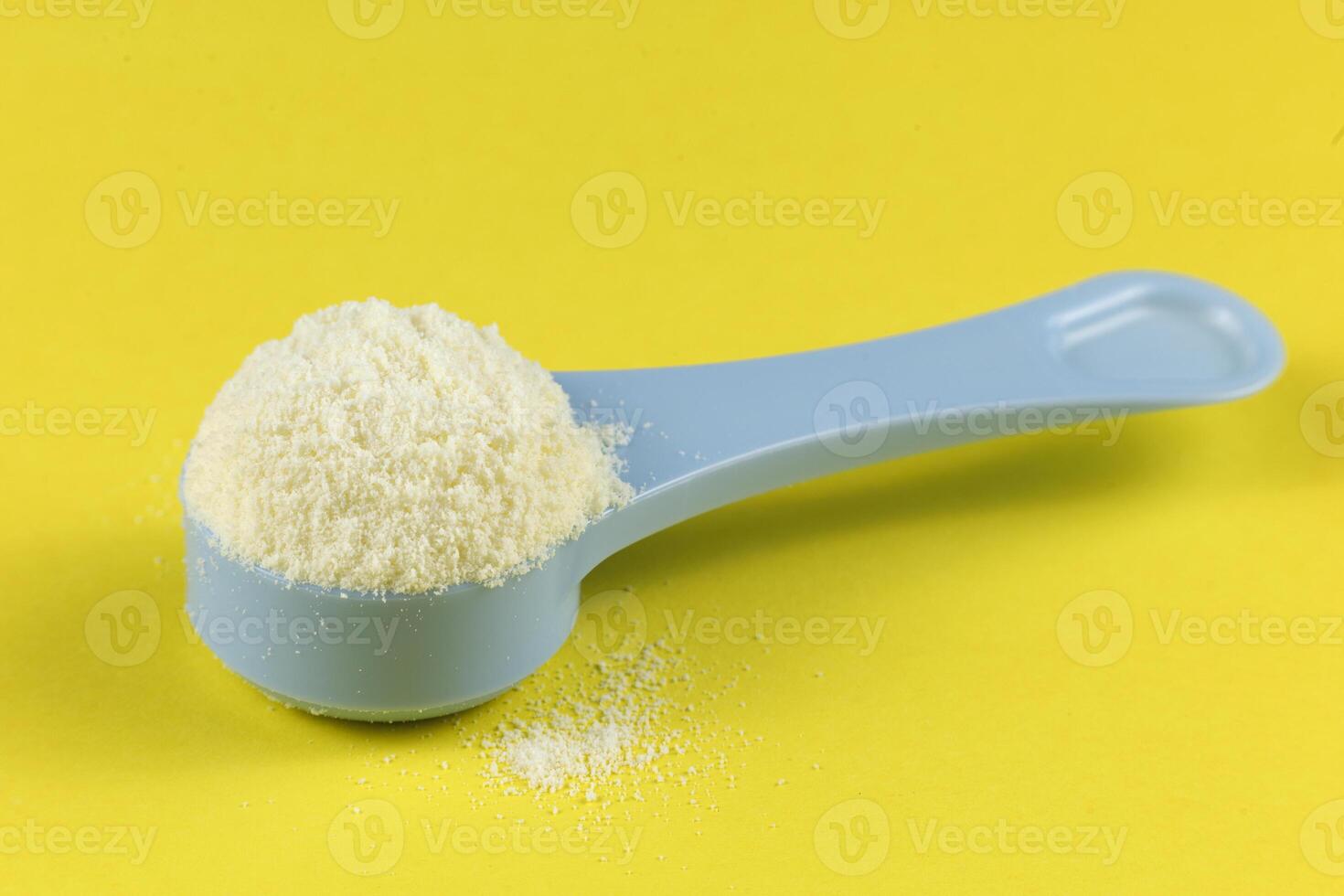 Sports nutrition in a spoon. Wheat protein powder for athletes. photo