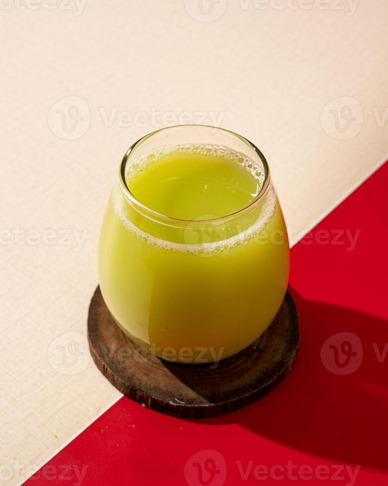 Kedondong fruit juice is a source of antioxidants, vitamin C and vitamin A which play an important role in maintaining the health and function of white blood cells. photo