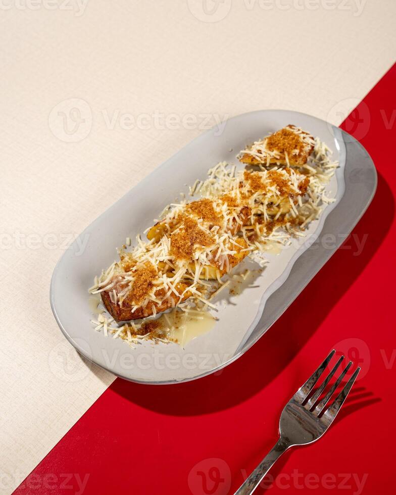 Cheese fried bananas are bananas that are dry fried and then sprinkled with cheese and milk photo