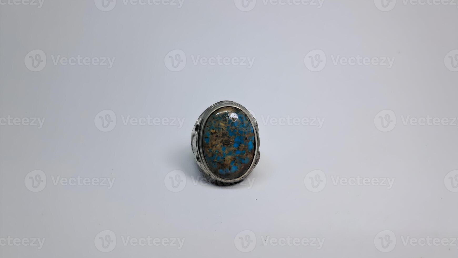 a turquoise stone ring with a silver band photo