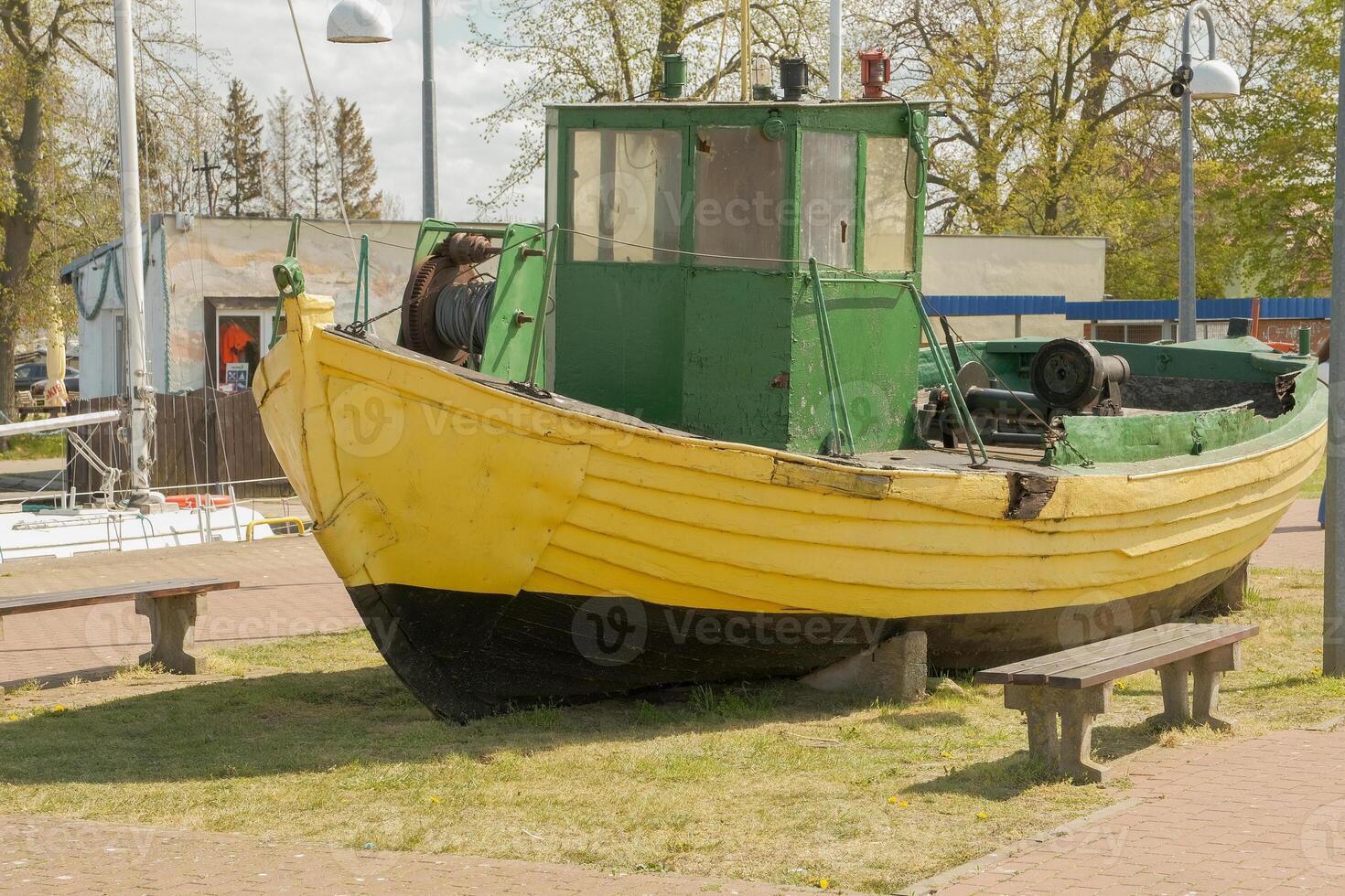 Abandoned old boat . old ship photo