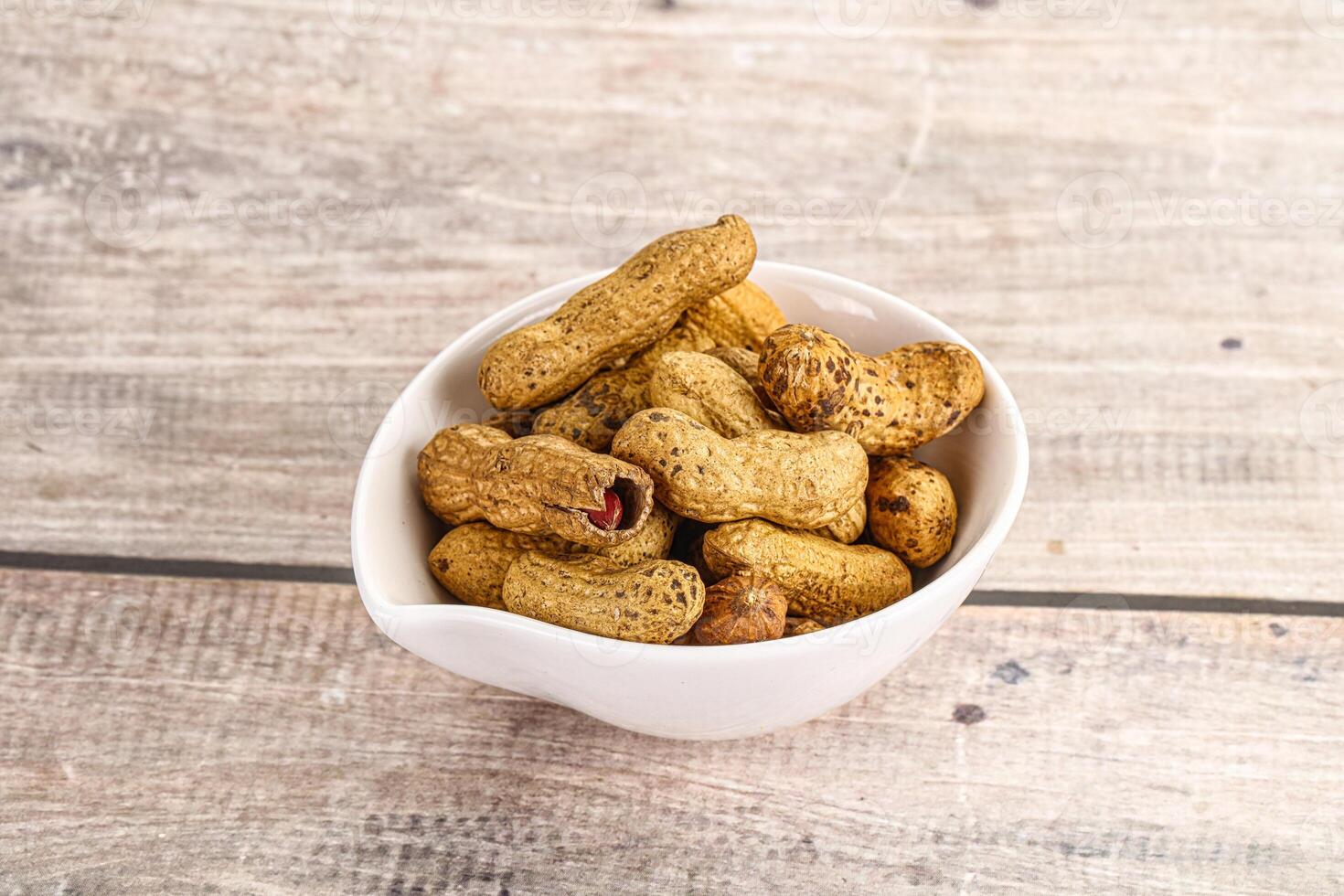 Raw ripe unpeeled peanut heap photo