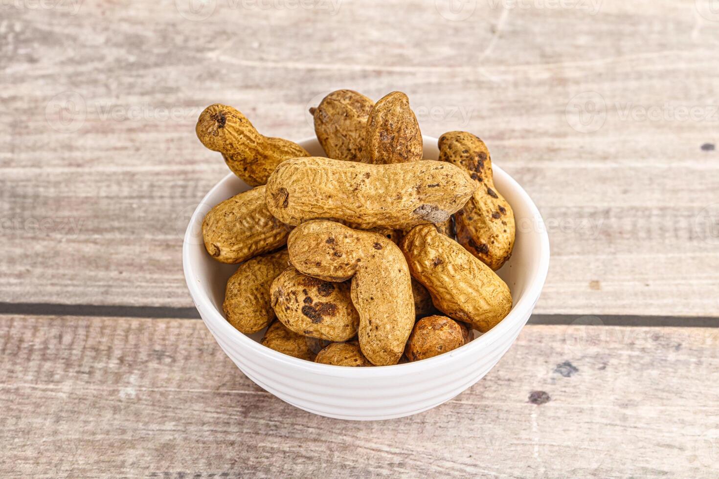 Raw ripe unpeeled peanut heap photo